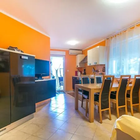 Pool House * 메덜린