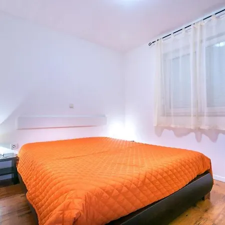 Pool House 펜션 메덜린